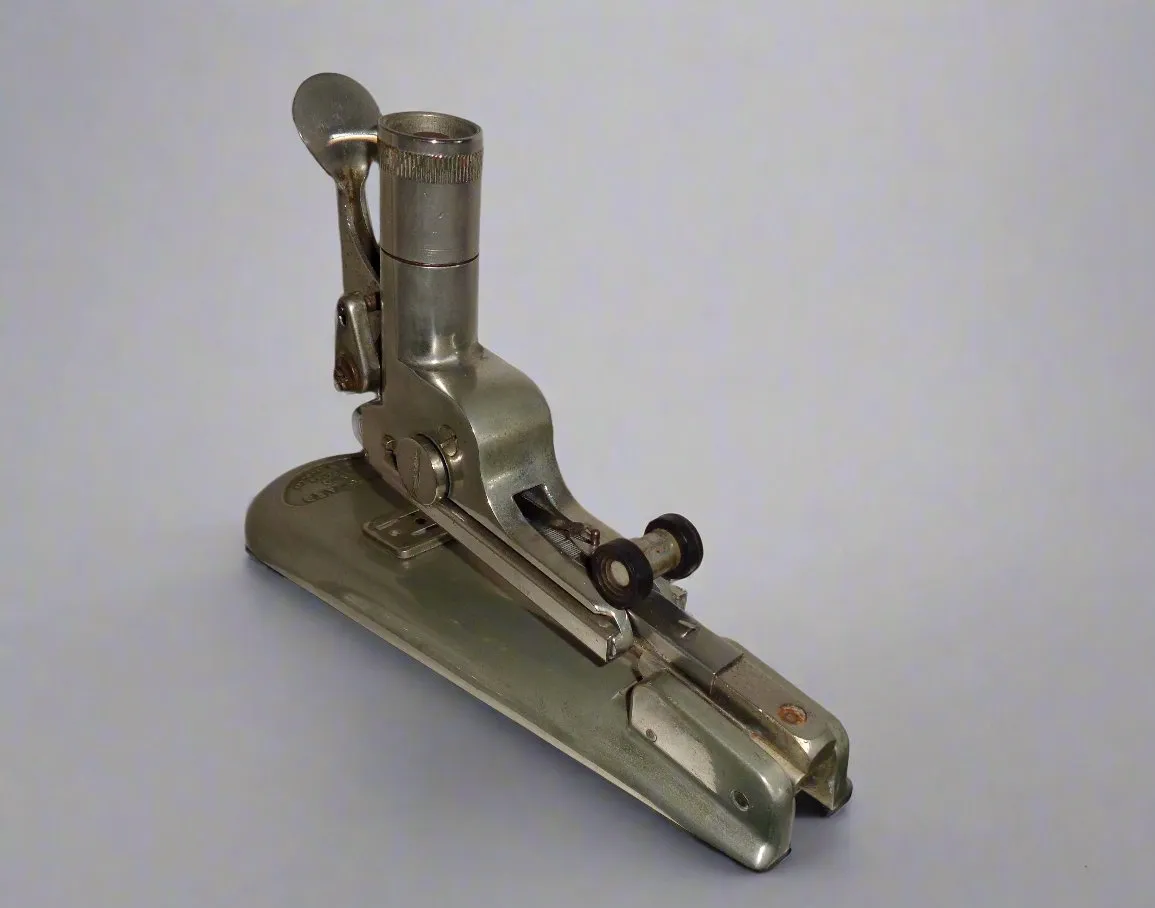 1930s Vanguard Auto Desk Stapler