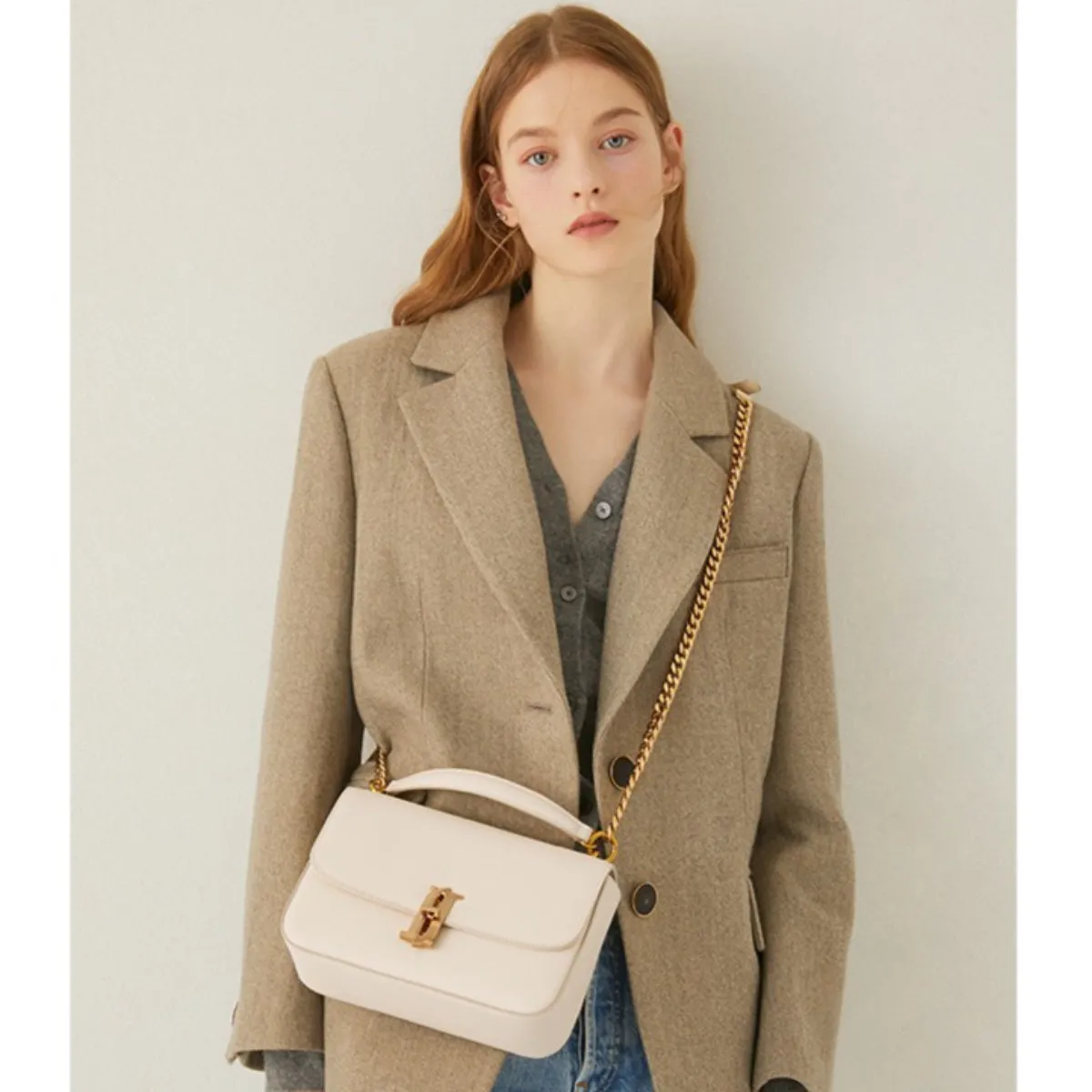J.ESTINA DELLA SM Shoulder Crossbody Tote Cream White Leather Metal Chain Adjustable Strap Minyoung Park PICK / from Seoul, Korea